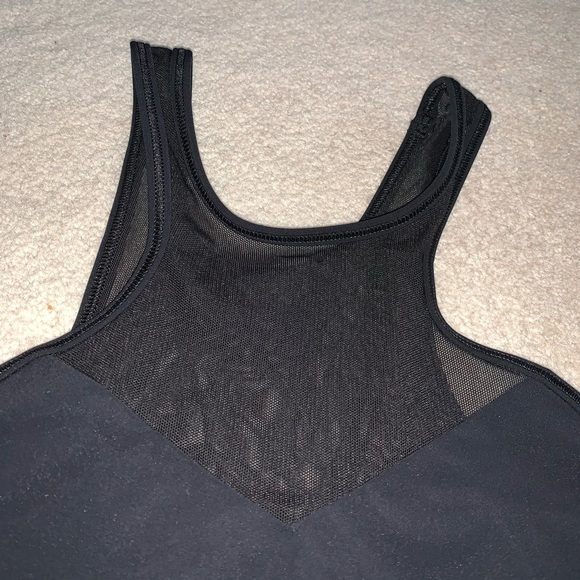 Lululemon high neck sports Bra black size 4 - Picture 2 of 3